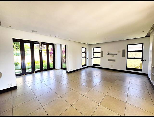 5 BEDROOM GOLF ESTATE FOR SALE IN BLUE VALLEY GOLF ESTATE